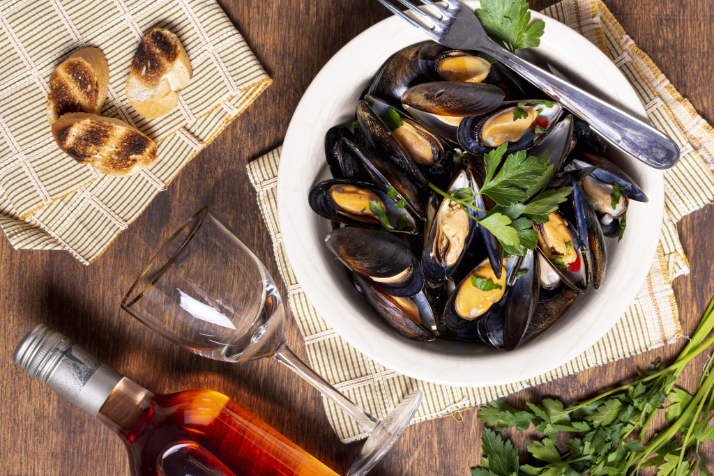 tasty-mussel-shells-on-a-plate.jpg